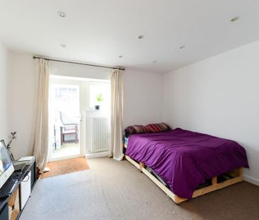3 bedroom flat to rent - Photo 6