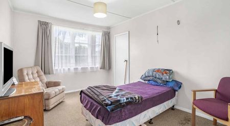 Charming 2 - Bedroom with Home Office - Photo 3