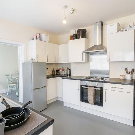 1 bedroom in a house share to rent - Photo 2