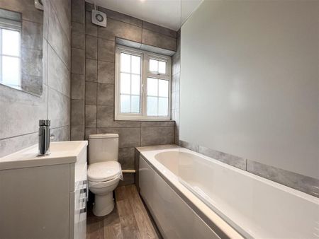 3 bedroom terraced house to rent - Photo 3