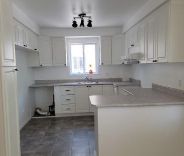 Superbe 4 ½ très lumineux et fraîchement rénové à Longueuil – Dispo... - Photo 1