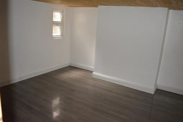 4 bedroom semi-detached house to rent - Photo 1