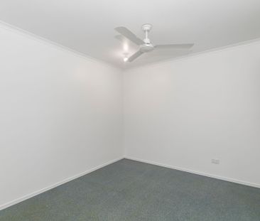 Three Bedroom Freshly Painted Home - Photo 2