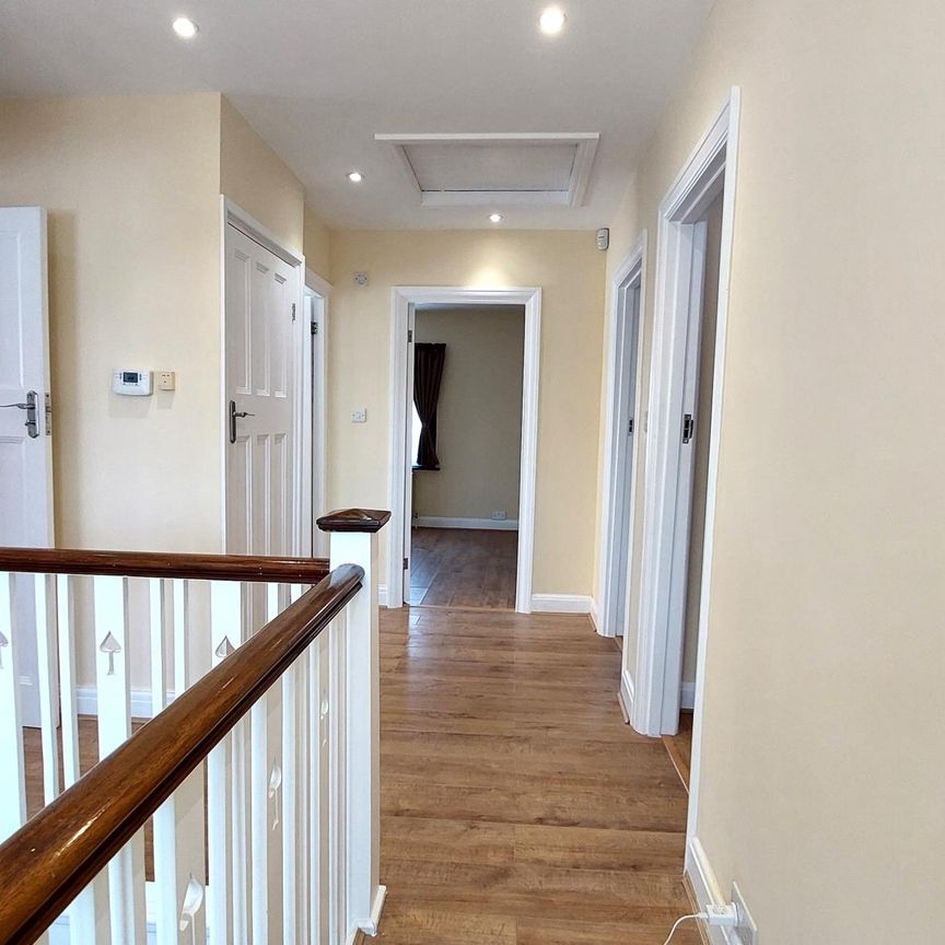 Manor Park Gardens, Edgware HA8 - Photo 1