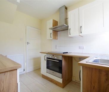 3 bedroom semi-detached house to rent - Photo 6