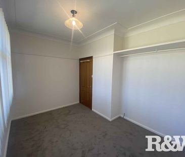 IMMACULATELY PRESENTED HOME IN FANTASIC LOCATION - Photo 3
