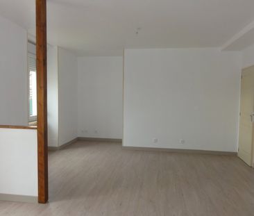 Location Appartement 4 pièces 88m² LE CREUSOT 71200 - Photo 2