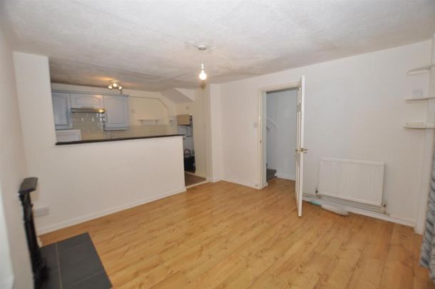 2 bedroom terraced house to rent - Photo 1