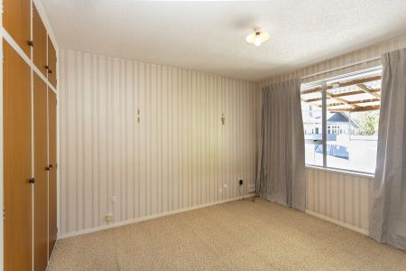 Spacious Unit - Photo 4