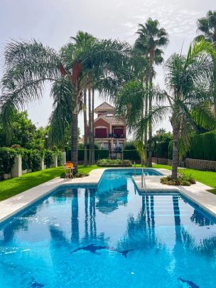 Alquiler de casa o chalet independiente en Paseo del Cortijo - Photo 1