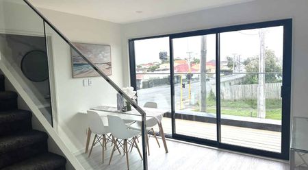 Brand new town houses - Ready NOW! - Photo 2