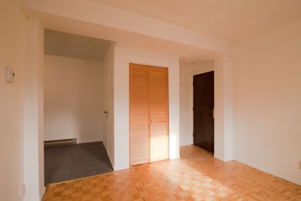 539 Prince-Arthur west - Photo 1