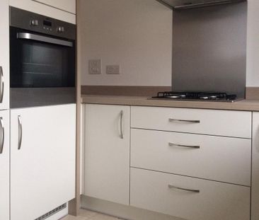 2 bedroom link detached house to rent - Photo 3