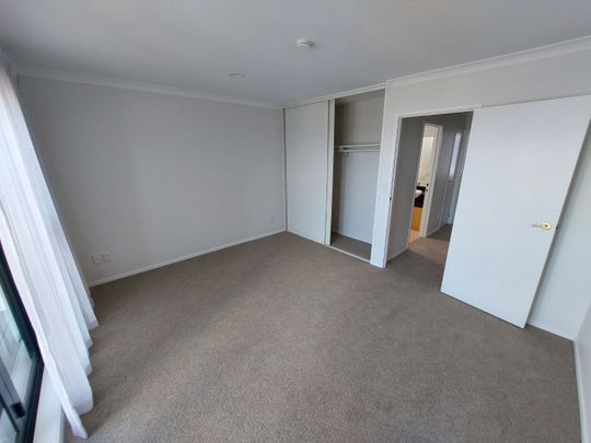 Modern Birkenhead Townhouse - Photo 1