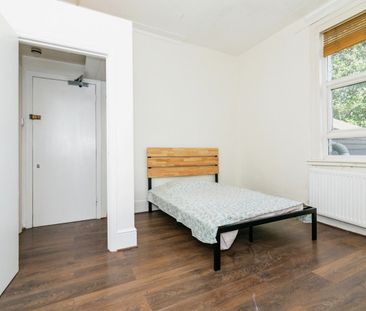 1 Bed Flat, High Road, N15 - Photo 2