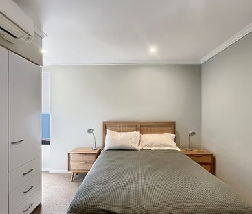 Stylish & Well-Appointed Villa – All Appliances Included - Photo 6