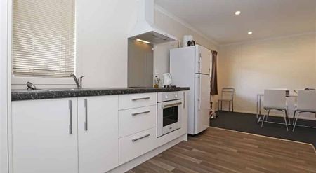 Modern studio apartment close to CBD - Photo 3