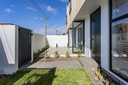 As New Executive 3-bedroom Townhouse in Merivale - Photo 4