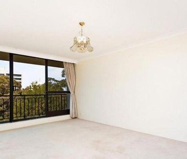 Fantastic 2-Bedroom Apartment in the Heart of Artarmon - Photo 5