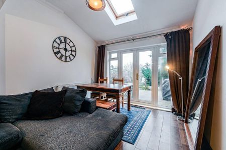 4 bedroom semi-detached house to rent - Photo 5