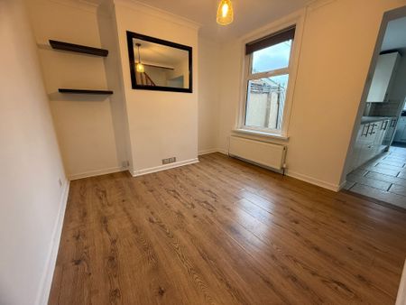 Whitworth Road, Gosport - Photo 2