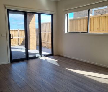 **Modern Comfort in Truganina: Stylish 4-Bedroom Family Home** - Photo 5