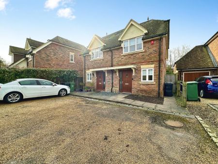 2 bedroom semi-detached house to rent - Photo 4