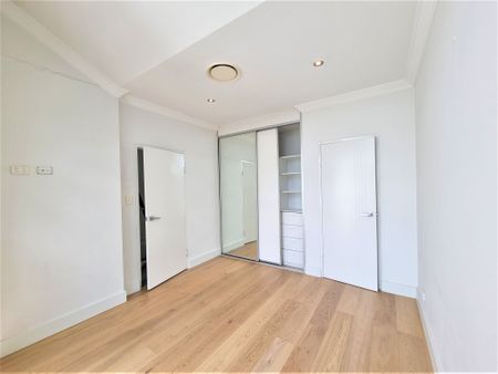 Stylish and Timeless Four Bedrooms Duplex - Photo 4