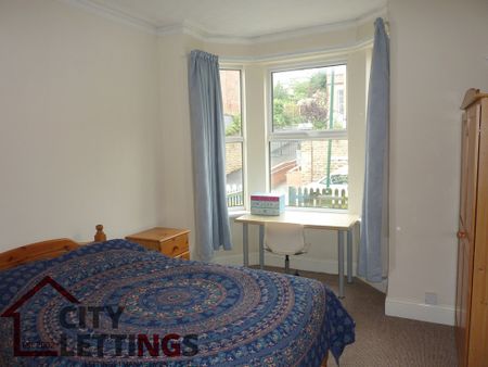 6 Bedroom Mid Terraced House - Photo 2