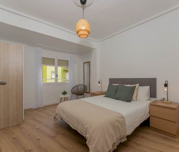Beautiful apartment at Calle Salvador Almenar - Photo 5