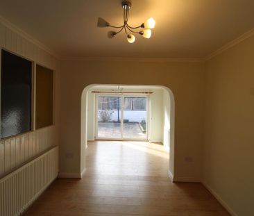 4 bedroom semi-detached house to rent - Photo 3