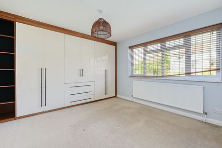 Old Rectory Gardens, Farnborough, GU14 - Photo 4