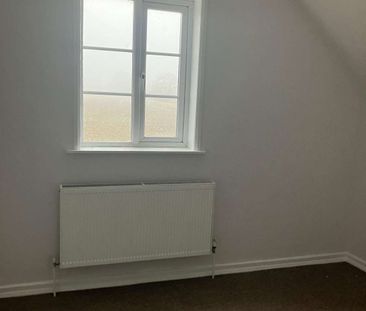 We are delighted to present this three-bedroom detached farmhouse, ... - Photo 3