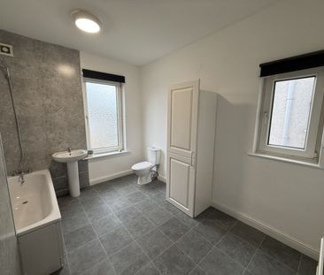 2 bed Terraced - To Let - Photo 6