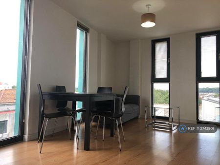1 bedroom flat to rent - Photo 2
