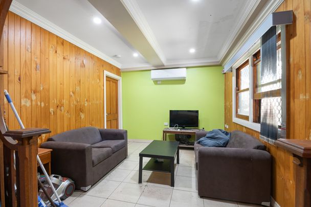 9 Beanga Street, Greenslopes QLD 4120 - House For Rent | Domain - Photo 1