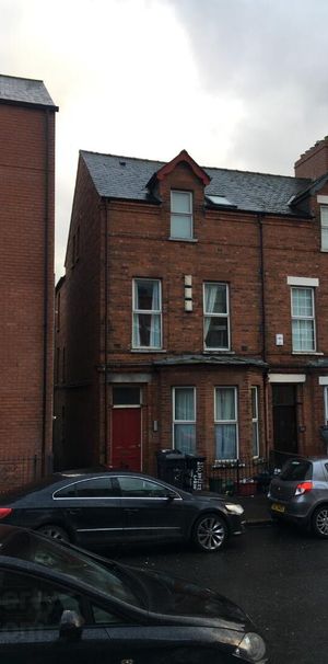 Flat 2-2 Eglantine Gardens, BT96EZ, Belfast - Photo 1