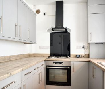 2 bedroom terraced house to rent - Photo 2