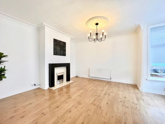 3 Bed End Terrace, Plus An Extra Room, LS12 - Photo 1