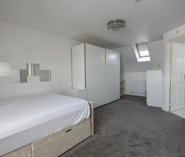 4 bedroom end of terrace house to rent - Photo 5