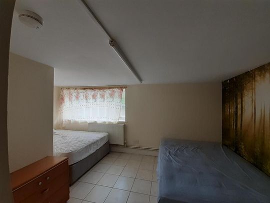 3 bedroom apartment to rent - Photo 1
