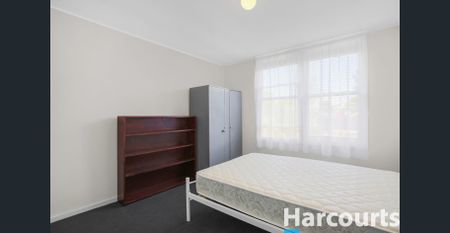 Appealing 2 bedroom home! 6 Month Lease - Photo 2