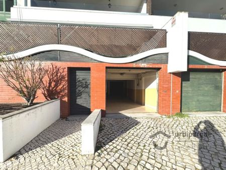 3 room luxury Flat for rent in Parque dos Poetas (Oeiras e Sao Juliao Barra), Oeiras, Lisbon - Photo 2