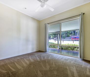 28 Friarbird Crescent, Bonogin. - Photo 6