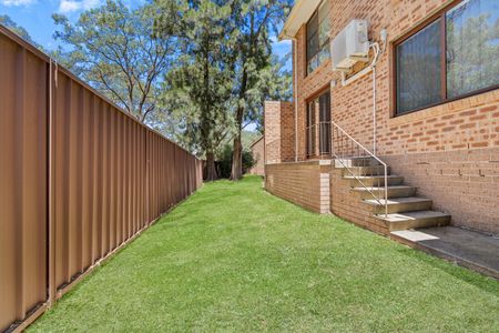 Spacious Three Bedroom Townhouse With Air Conditioning - Photo 5