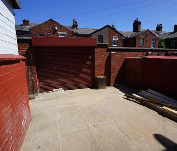 2 bedroom property to rent - Photo 1