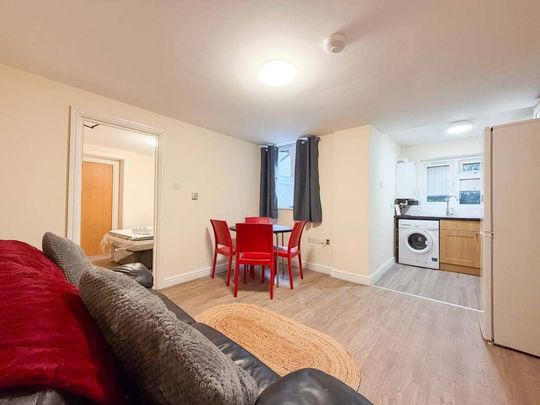 Richmond Crescent - Photo 1