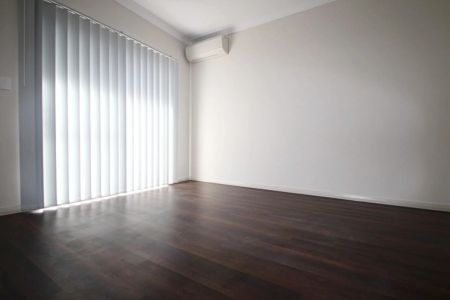 Bright And Comfortable Two Bedroom Home - Photo 2