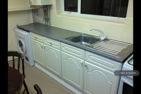 2 bedroom maisonette to rent - Photo 2