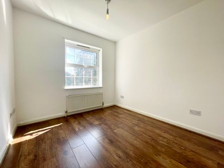 2 bedroom flat to rent Batts Hill, Redhill - Photo 5